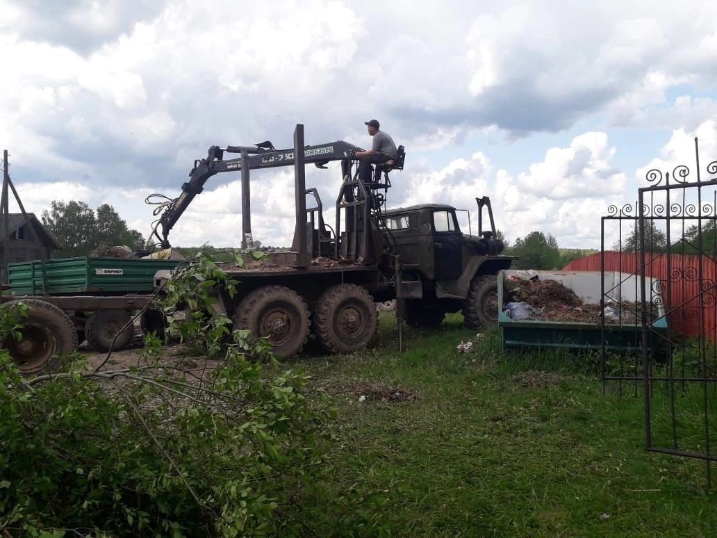 В преддверии православного праздника Троицы жители округа проводят субботники..