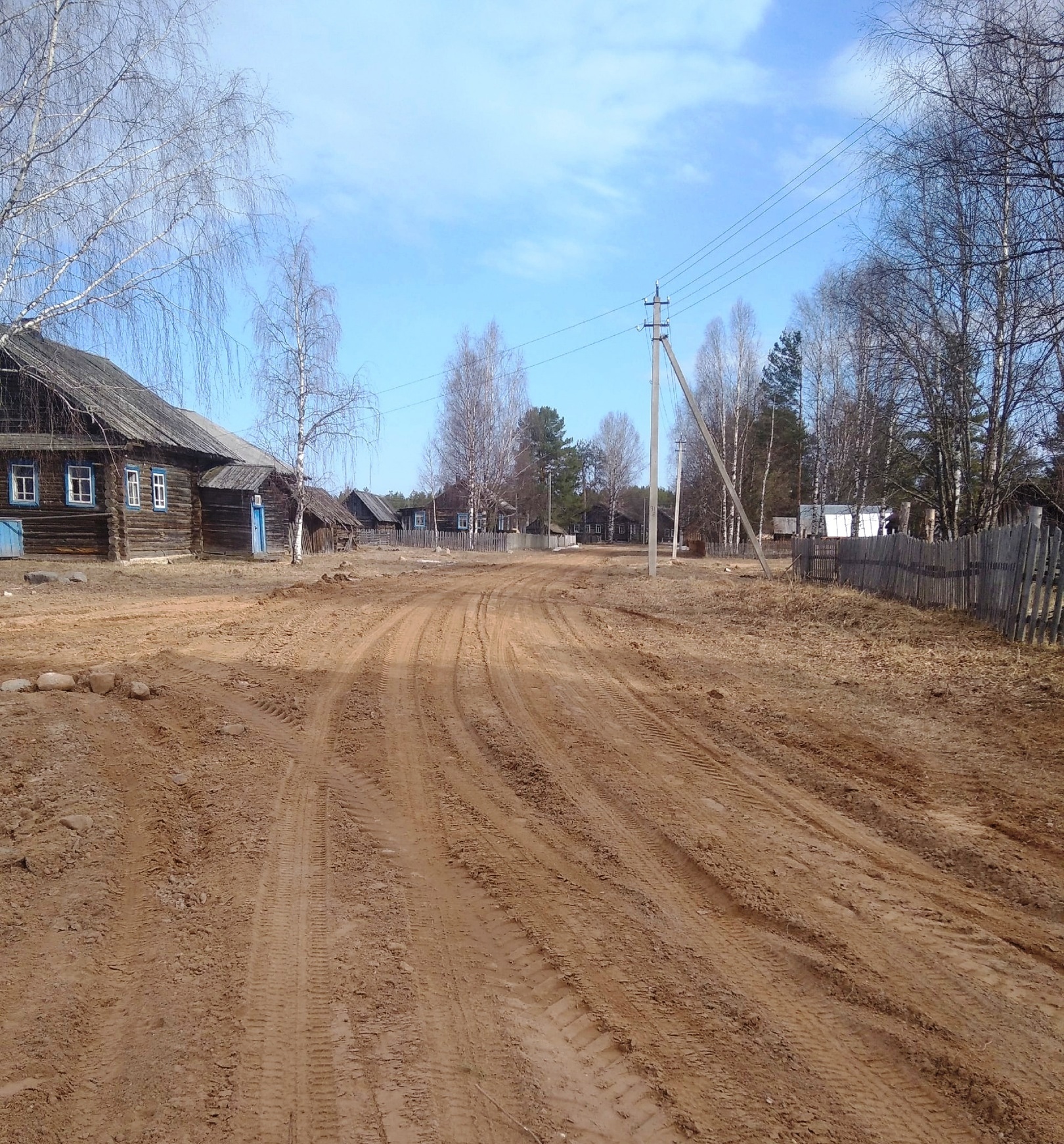 На территории Бабушкинского округа продолжаются работы по грейдированию и подсыпке дорог общего пользования..