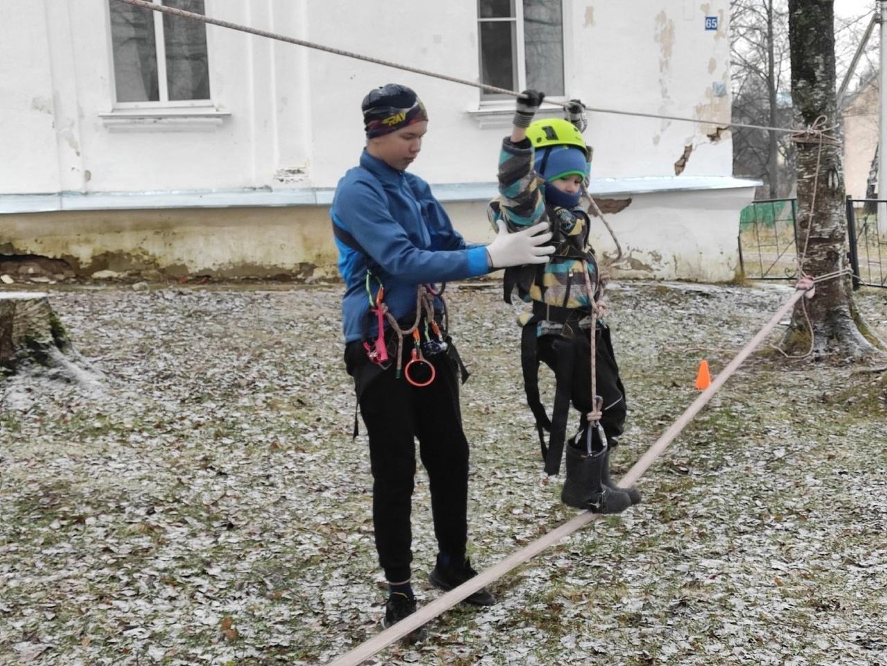 В осенние каникулы состоялись соревнования по спортивному туризму на пешеходных дистанциях среди воспитанников Центра дополнительного образования..