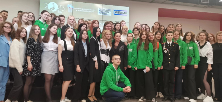 В регионе успешно реализуется стратегический проект «Учитель школы будущего». В регионе успешно реализуется стратегический проект «Учитель школы будущего».