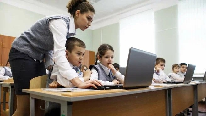 Обучающиеся по образовательным программам среднего профессионального образования в последний год обучения смогут заниматься педагогической деятельностью. Обучающиеся по образовательным программам среднего профессионального образования в последний год обучения смогут заниматься педагогической деятельностью.