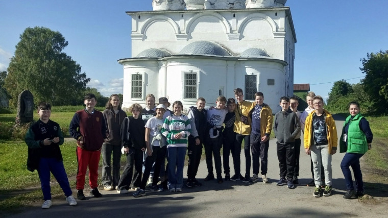 Благодаря нацпроекту вологодские школьники путешествуют по региону. Благодаря нацпроекту вологодские школьники путешествуют по региону.